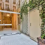 Apartment Close To The Louvre Museum!