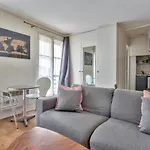 Apartment Close To The Louvre Museum!